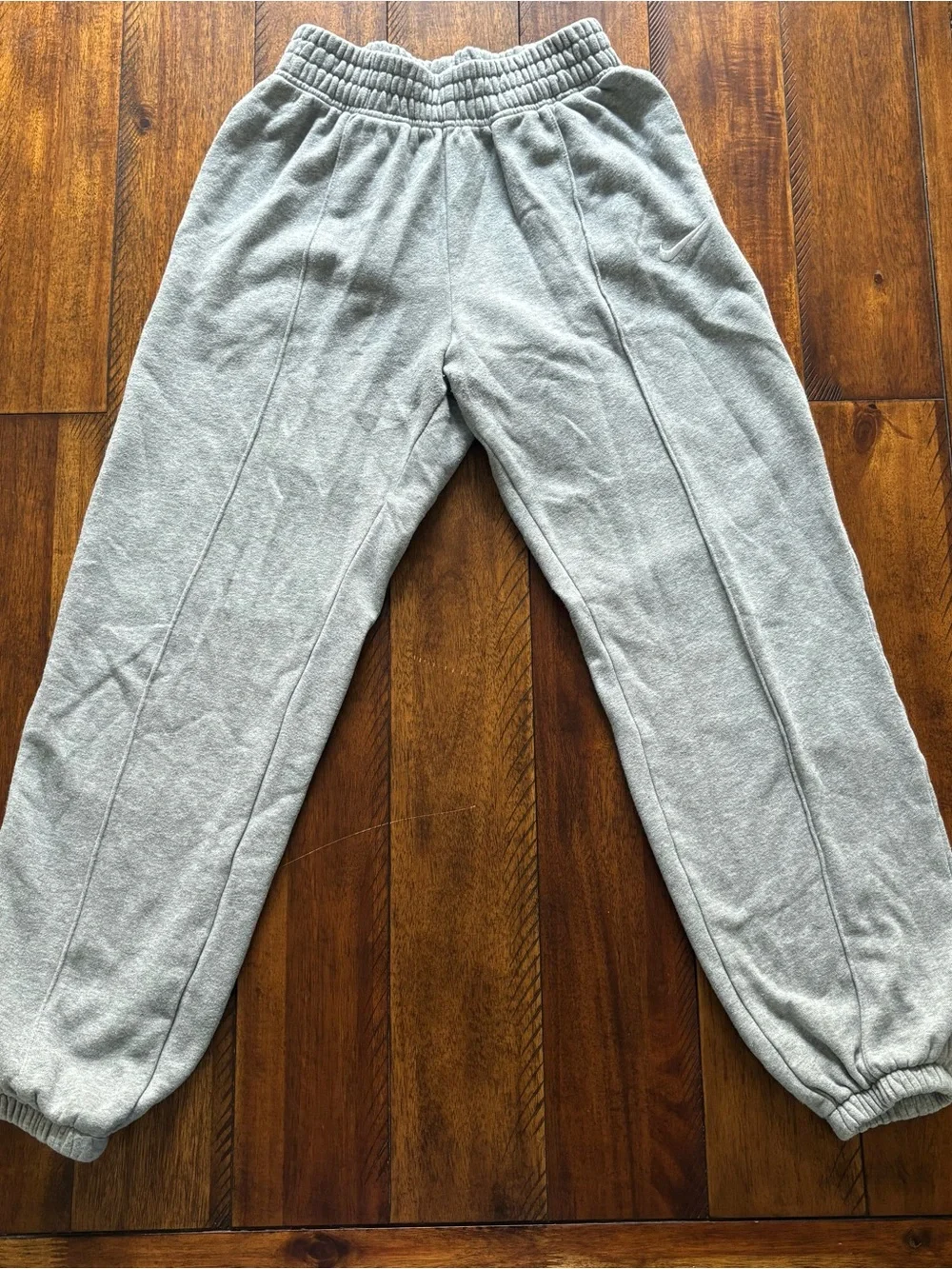 Nike Sportswear Essential Fleece Pants in dark grey heather